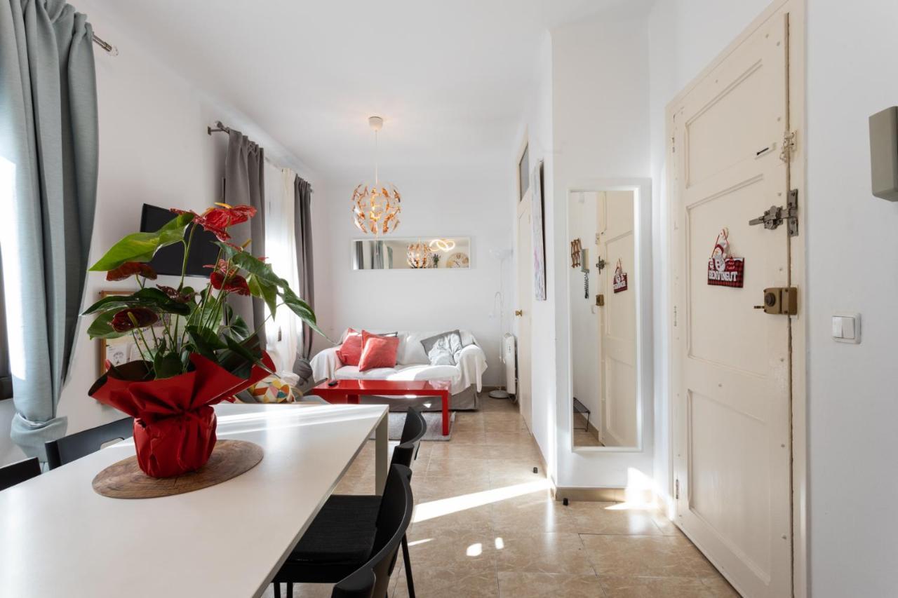 Circus Entry Apartment *